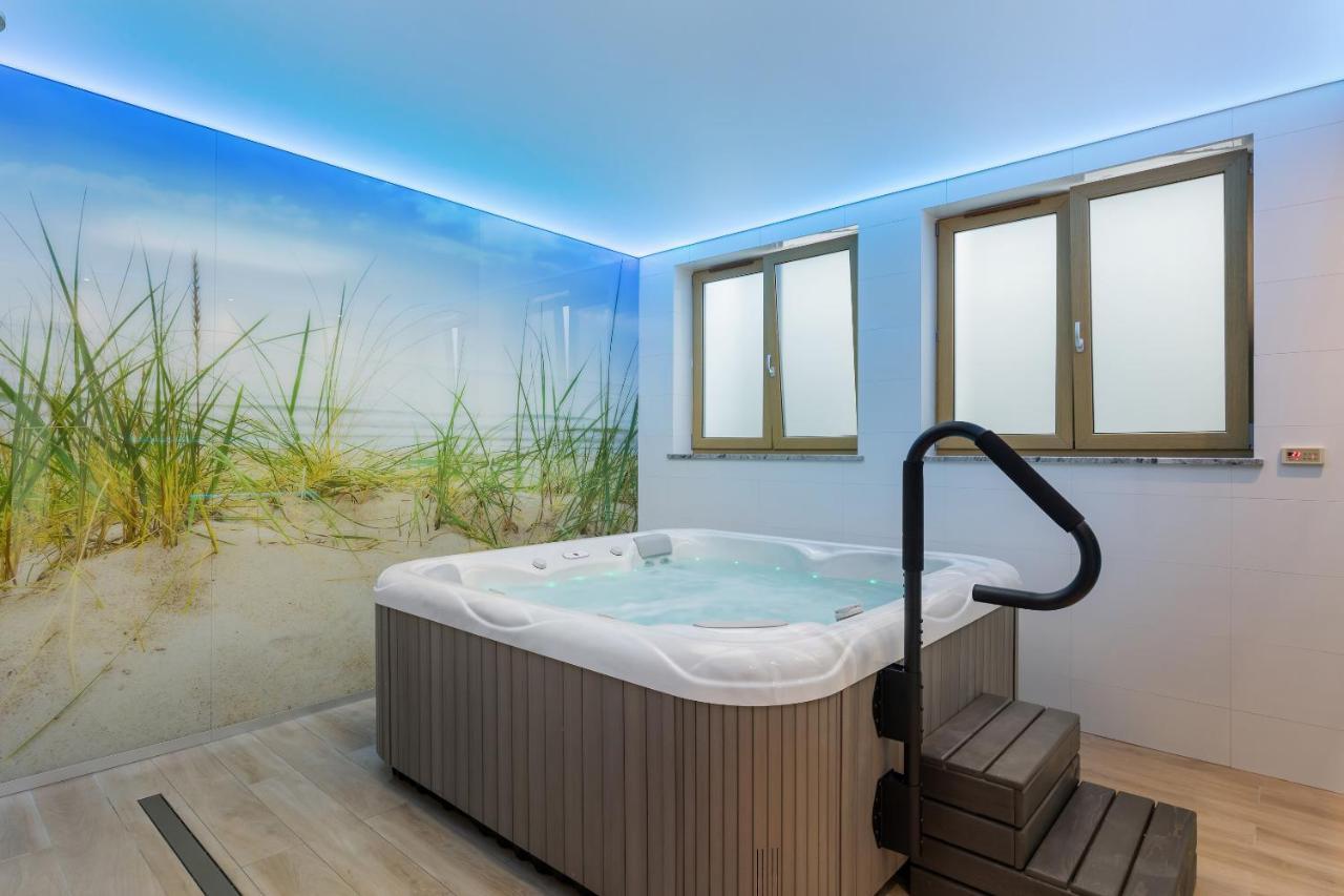 Underground Apartment In A Lux Holiday House Posejdon By Renters Prestige Kołczewo Exteriör bild